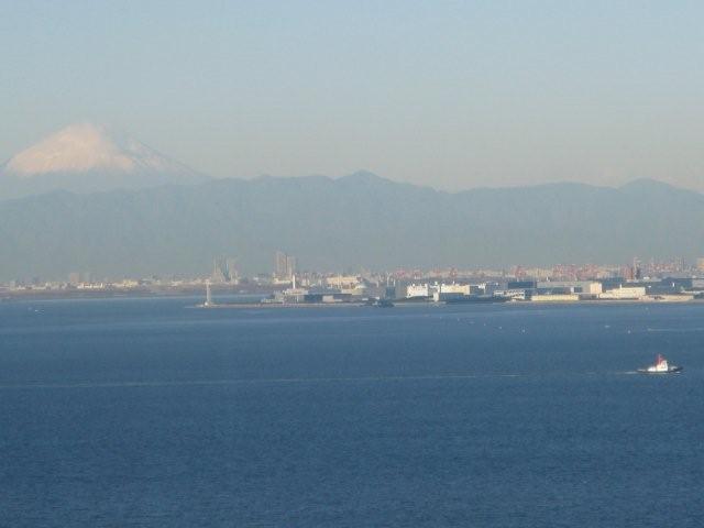 Mt. Fuji and a ship_c0157558_0385536.jpg