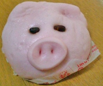 ピンクの可愛い豚まん　食べれましぇーん_d0147099_13295454.jpg