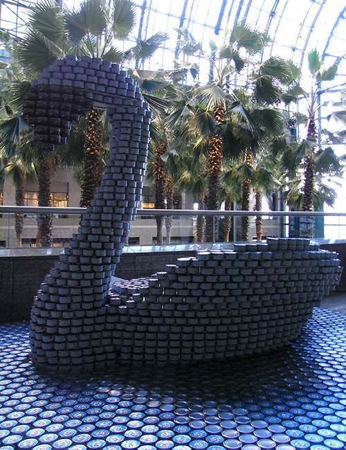 ユニークなアート・イベント　Canstruction（カンストラクション：缶建築）_b0007805_2175875.jpg