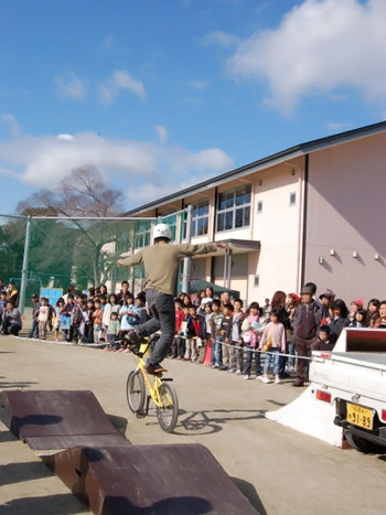 『修徳まつり BMX SHOW』 レポート① \"BMX SHOW\"_f0170779_5474235.jpg
