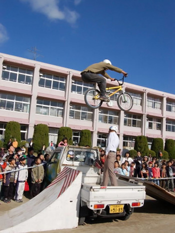 『修徳まつり BMX SHOW』 レポート① \"BMX SHOW\"_f0170779_611115.jpg