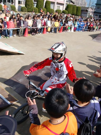 『修徳まつり BMX SHOW』 レポート① \"BMX SHOW\"_f0170779_69339.jpg