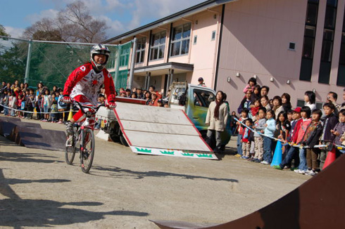 『修徳まつり BMX SHOW』 レポート② \"SHOW JUMP\"_f0170779_7315898.jpg
