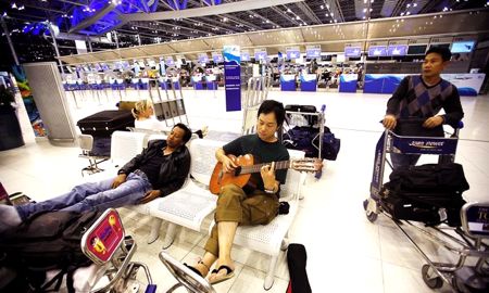 タイ反政府デモ隊がバンコック空港を占拠!_d0123476_17181720.jpg