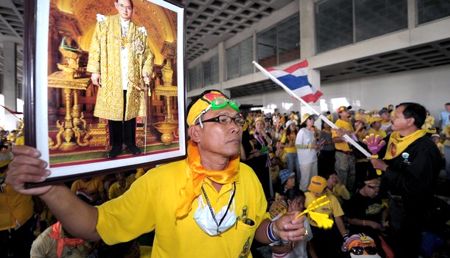 タイ反政府デモ隊がバンコック空港を占拠!_d0123476_19571966.jpg