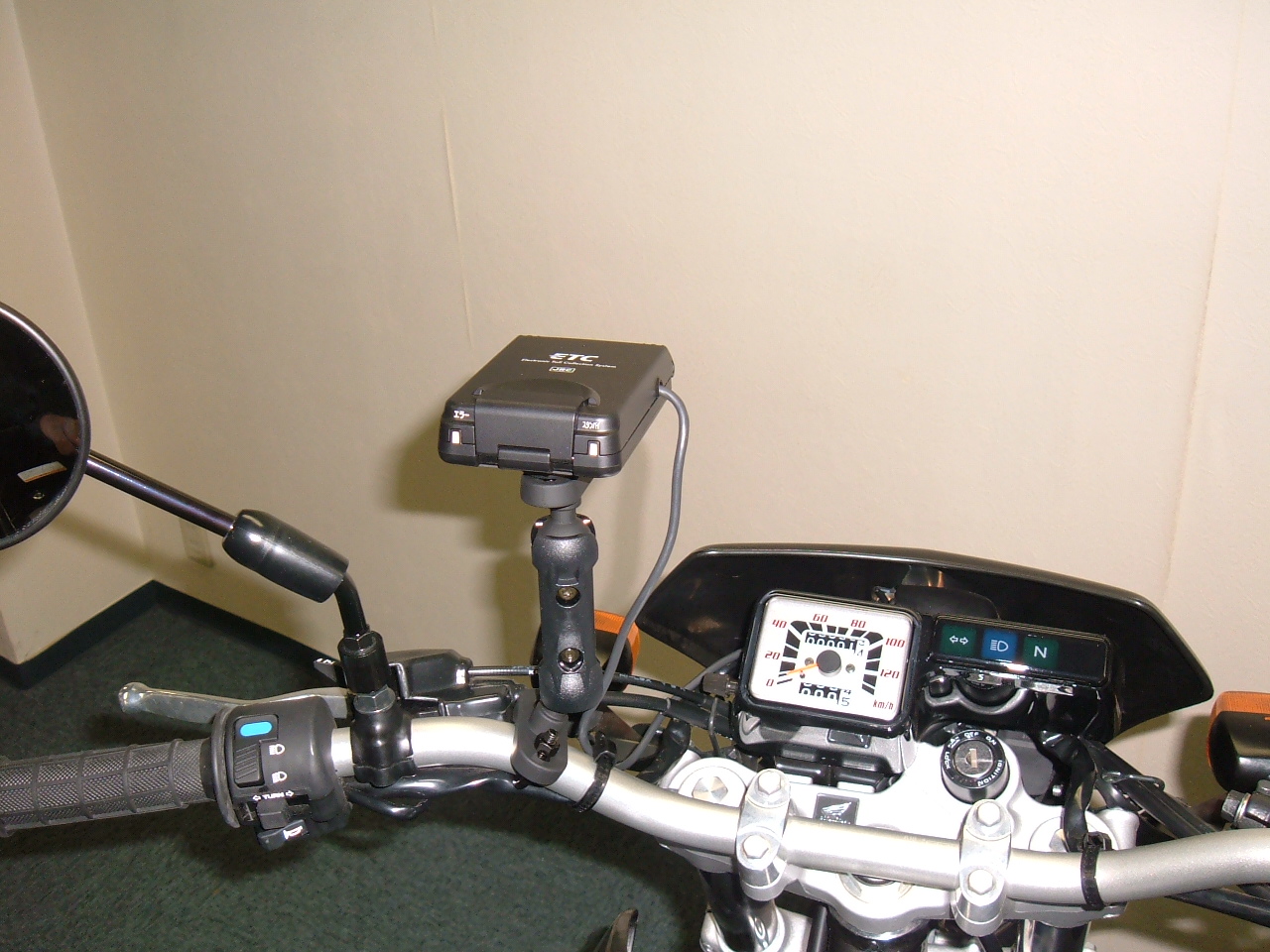 新型ETC車載器 入荷しました。_d0100125_13473273.jpg