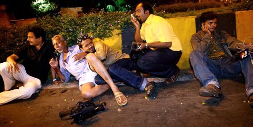 速報！インド・ムンバイで同時多発テロ！犯人画像ほか現場写真_d0123476_13102877.jpg