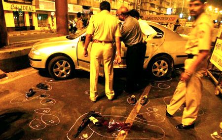 速報！インド・ムンバイで同時多発テロ！犯人画像ほか現場写真_d0123476_13195224.jpg