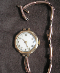 ピンクゴールドの古い手巻き時計_e0055098_18262397.jpg