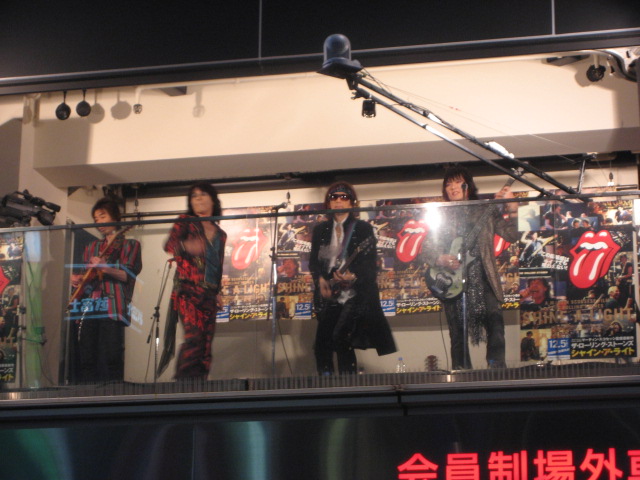 The Rolling Stones、新橋に出現???_b0042308_12174810.jpg