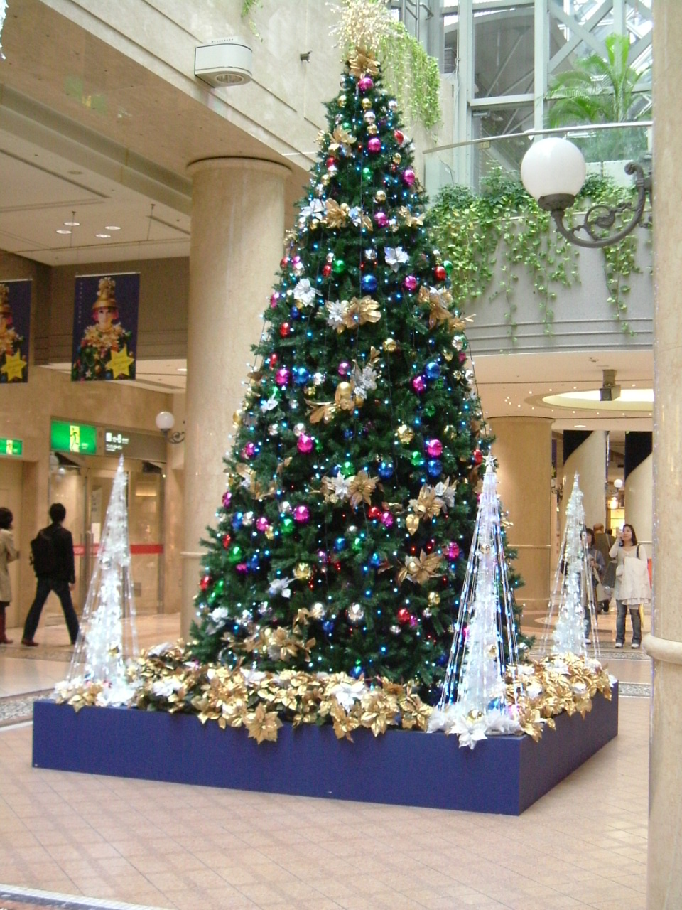 ディアモールのクリスマスツリー_f0150767_984445.jpg