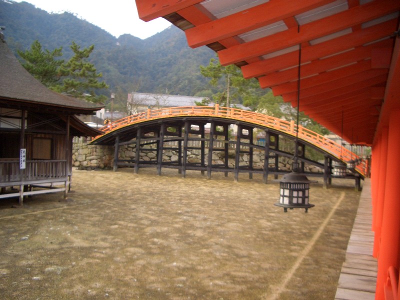 厳島神社の反橋 ～重要文化財の橋では最古の橋～_e0147022_618577.jpg