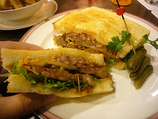 ア クールヴェールカフェ（ナイトタイム）_a0036952_2332519.jpg