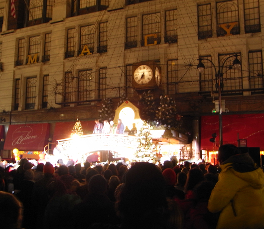 Macy\'sのクリスマス・イルミネーション点灯式_b0007805_15321233.jpg