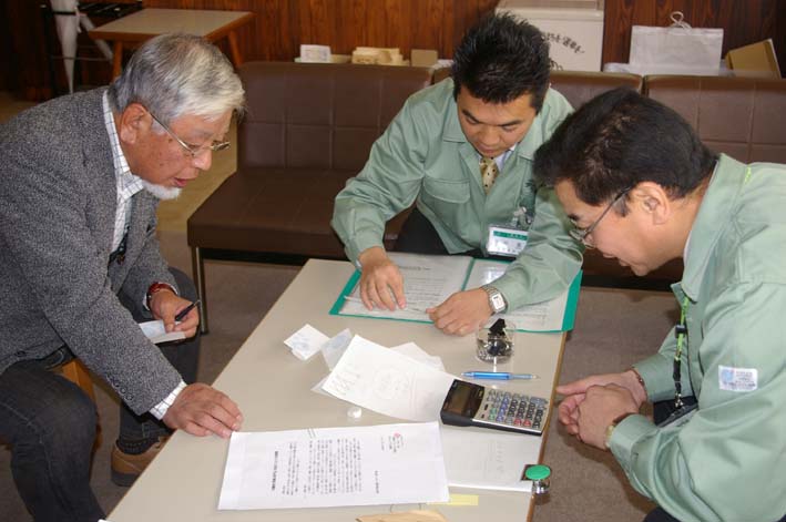鎌倉市議会に洞門山の保全求める２万７５６人の署名提出！_c0014967_2230239.jpg