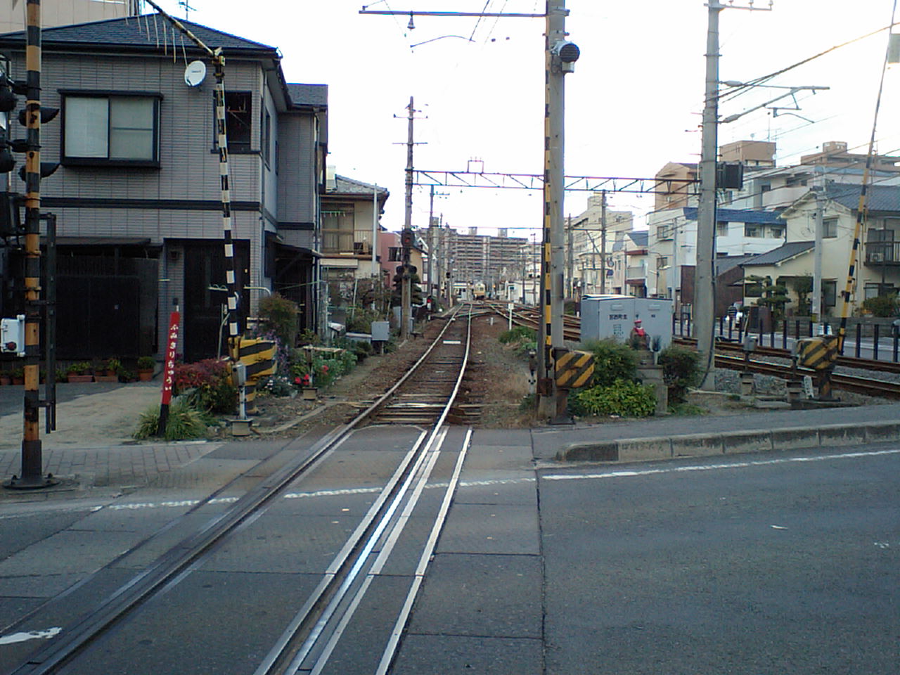 松山市古町駅近くの踏切_c0117028_18125599.jpg