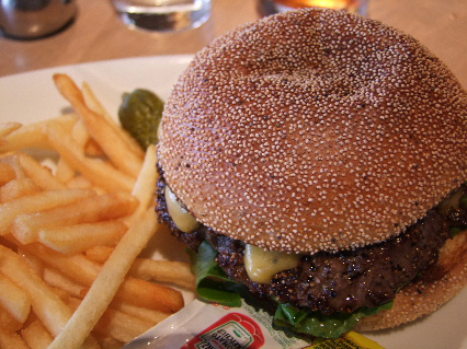 「六本木 RIGOLETTO BAR&GRILLのリゴレットバーガー」_a0000029_1325127.jpg