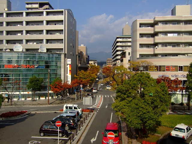 JR五日市駅北口～駅前の並木通り_f0029441_114566.jpg