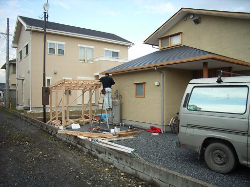Nさんのいえ 薪小屋ほぼ完成 2008/12/5_a0039934_1842423.jpg