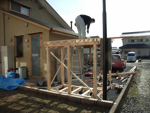 Nさんのいえ 薪小屋ほぼ完成 2008/12/5_a0039934_1849263.jpg