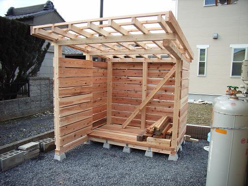 Nさんのいえ 薪小屋ほぼ完成 2008/12/5_a0039934_18512214.jpg