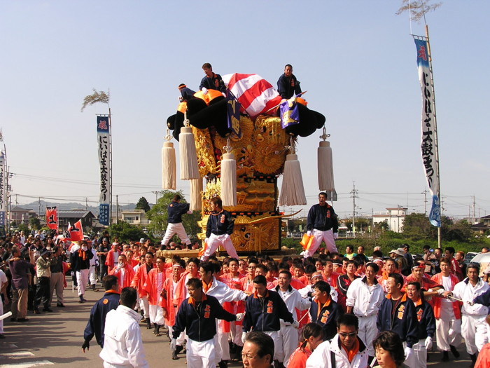 山根グランドのかきくらべ会場に向う太鼓台_f0085962_0152675.jpg