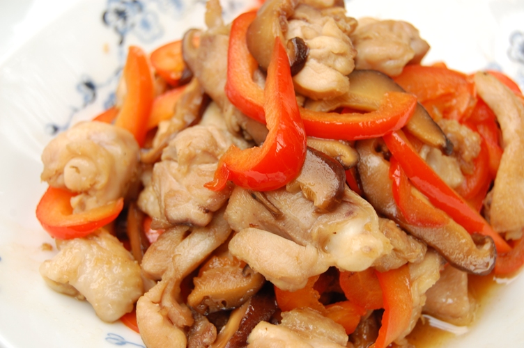 美味しさ保証付き~☆鶏と干しシイタケのうまみ炒め_d0104926_731363.jpg
