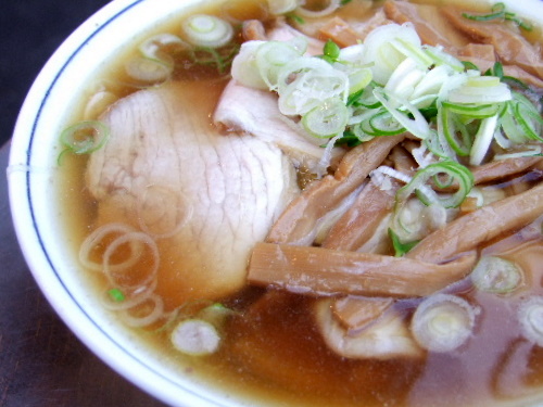 「築地 井上の中華そばと鳥藤の親子カレー」_a0000029_10303578.jpg