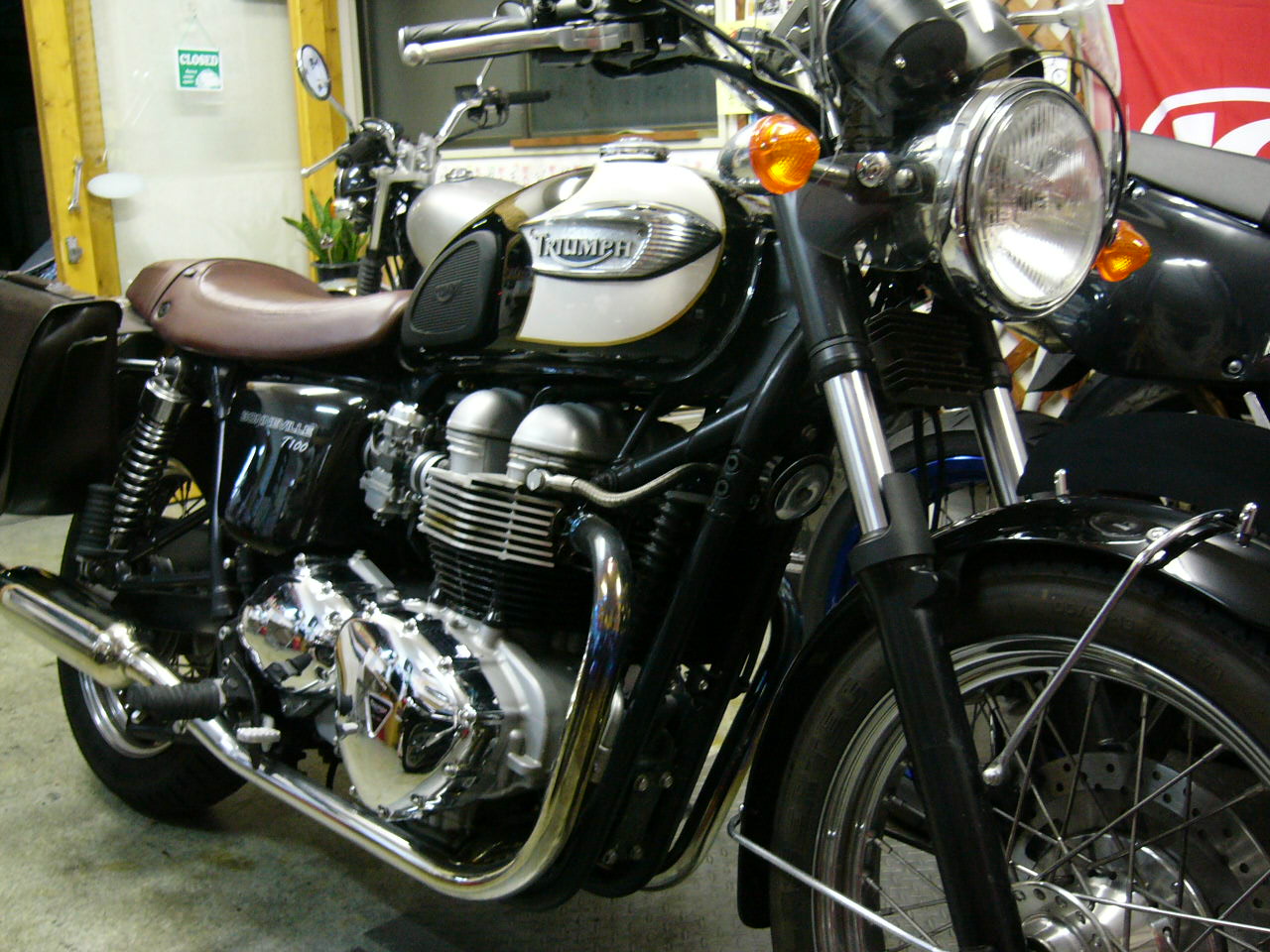 トライアンフ　Ｔ100ボンネビル_b0133403_17393530.jpg