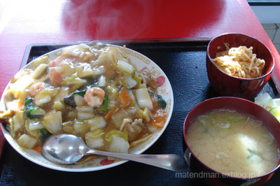 今日のお昼は外食。_e0044675_1424151.jpg