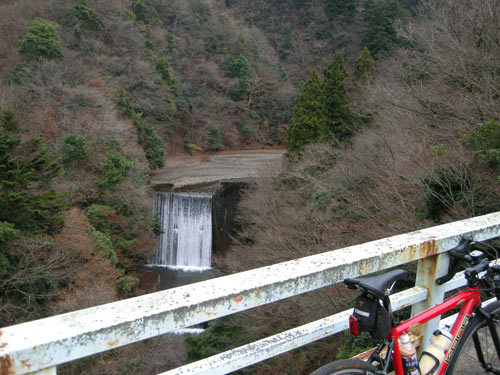 裏ヤビツからヤビツ峠〜湘南平、そして稲村ケ崎で夕日をみる_e0123825_34533100.jpg