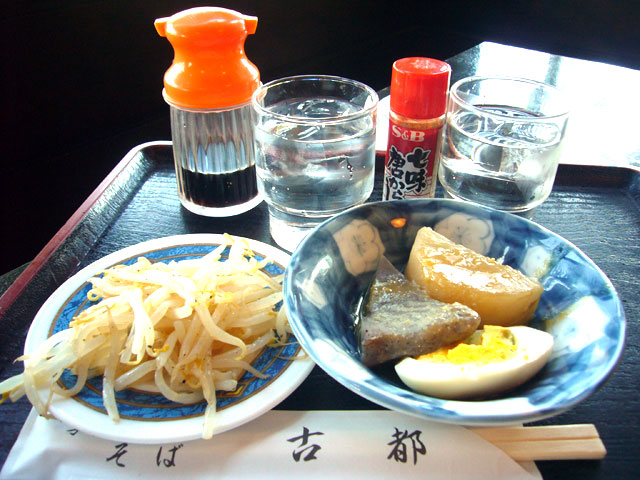 デカ盛で有名な古都 カキフライ定食と天むすび定食_a0016730_014976.jpg