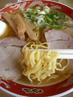 飛行機に乗ってでも食べたい　旭川ラーメン_c0053520_1846975.jpg