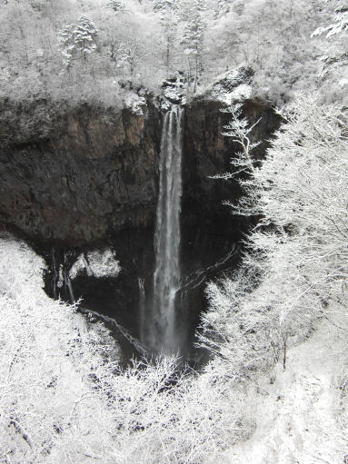 雪の日光。幻想的な美しさ。。。_c0169287_1342761.jpg