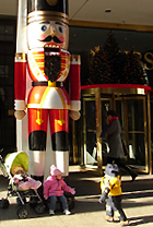 ビジネス街にもクリスマス_b0007805_14294429.jpg