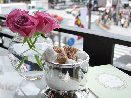 「銀座 LADUREE(ラデュレ)のクープ・イスパハン」_a0000029_1585687.jpg