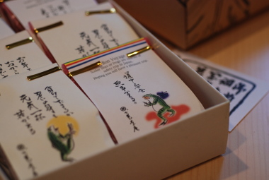 日本の友人から「クリスマス小包」が届いたよ。_d0129786_1674899.jpg