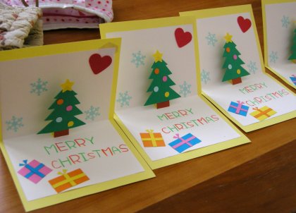 クリスマス カード 手作り 子ども 子どもとクリスマスカードを手作りしよう 飛び出す仕掛けなど簡単な作り方