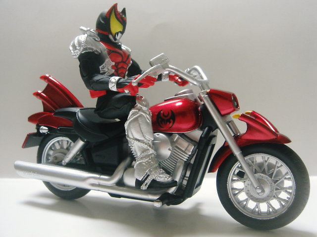 初回特典あり！仮面ライダーキバ、台座、エンペラーフォーム、マシンキバーセット 抽選販売】S.H.Figuarts マシンキバー オプションパーツセット
