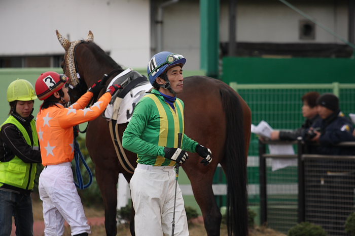 2008年12月23日（火） 名古屋競馬 8R キリンビールカップ パドック_a0077663_16354062.jpg