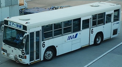 那覇空港のキュービックバスとエルガ_e0030537_2245193.jpg