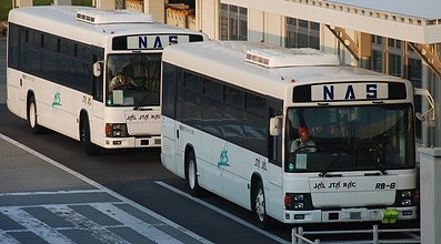 那覇空港のキュービックバスとエルガ_e0030537_2363669.jpg
