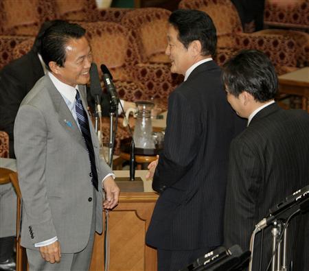 国会にて浅尾慶一郎議員らと 麻生太郎の笑顔がとてつもない