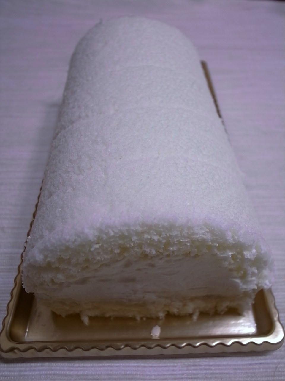 ペニンシュラの純白のロールケーキ_d0122797_21353949.jpg