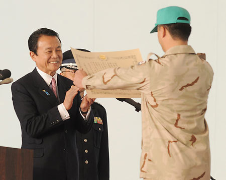 イラク復興支援派遣輸送航空隊等帰国行事にて_e0165379_16471448.jpg