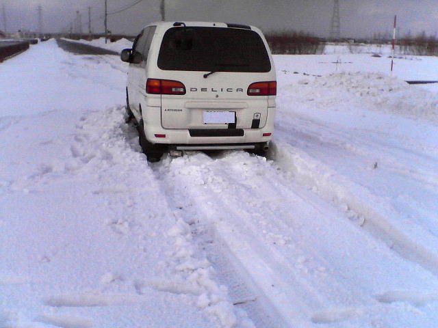 雪道スタック第一号発見 お気の毒さまです 百合虎ぶろぐ旅日記