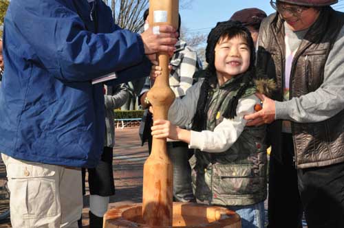 古代もちつき体験 2009.1.3　県立考古学博物館_c0162844_20361538.jpg