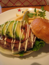 久々にこういうハンバーガーを食べた。_b0065587_22541793.jpg