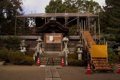 私の初詣・・・・　静寂の空間   (At a shinto shrine)_a0031741_15485253.jpg