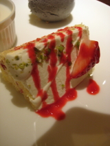 久々にケーキ盛り合わせなんぞ注文してみる。_b0065587_1933369.jpg